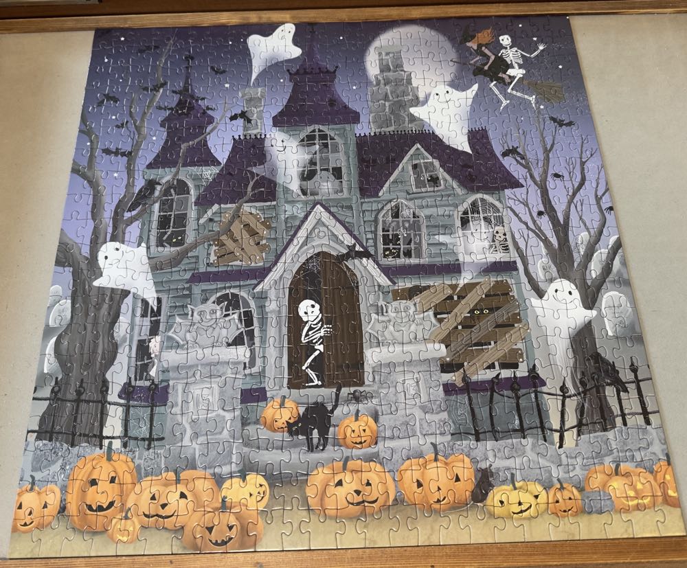 Haunted Manor - Galison puzzle collectible [Barcode 128103617665000799] - Main Image 2