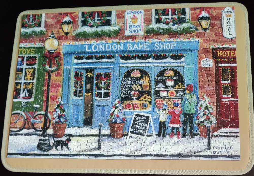 Cakes For A Crisp Winter Day - WH Smith puzzle collectible [Barcode 5013872102562] - Main Image 2