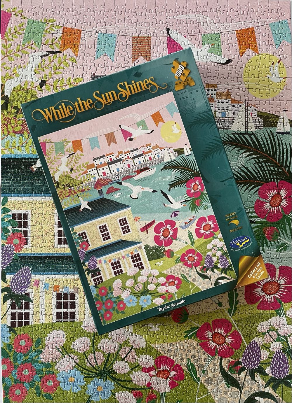 By The Seaside - Holdson puzzle collectible [Barcode 9414131776986] - Main Image 2