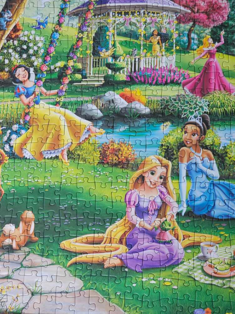 Disney Princess Picnic - Trefl puzzle collectible [Barcode 5900511109191] - Main Image 3