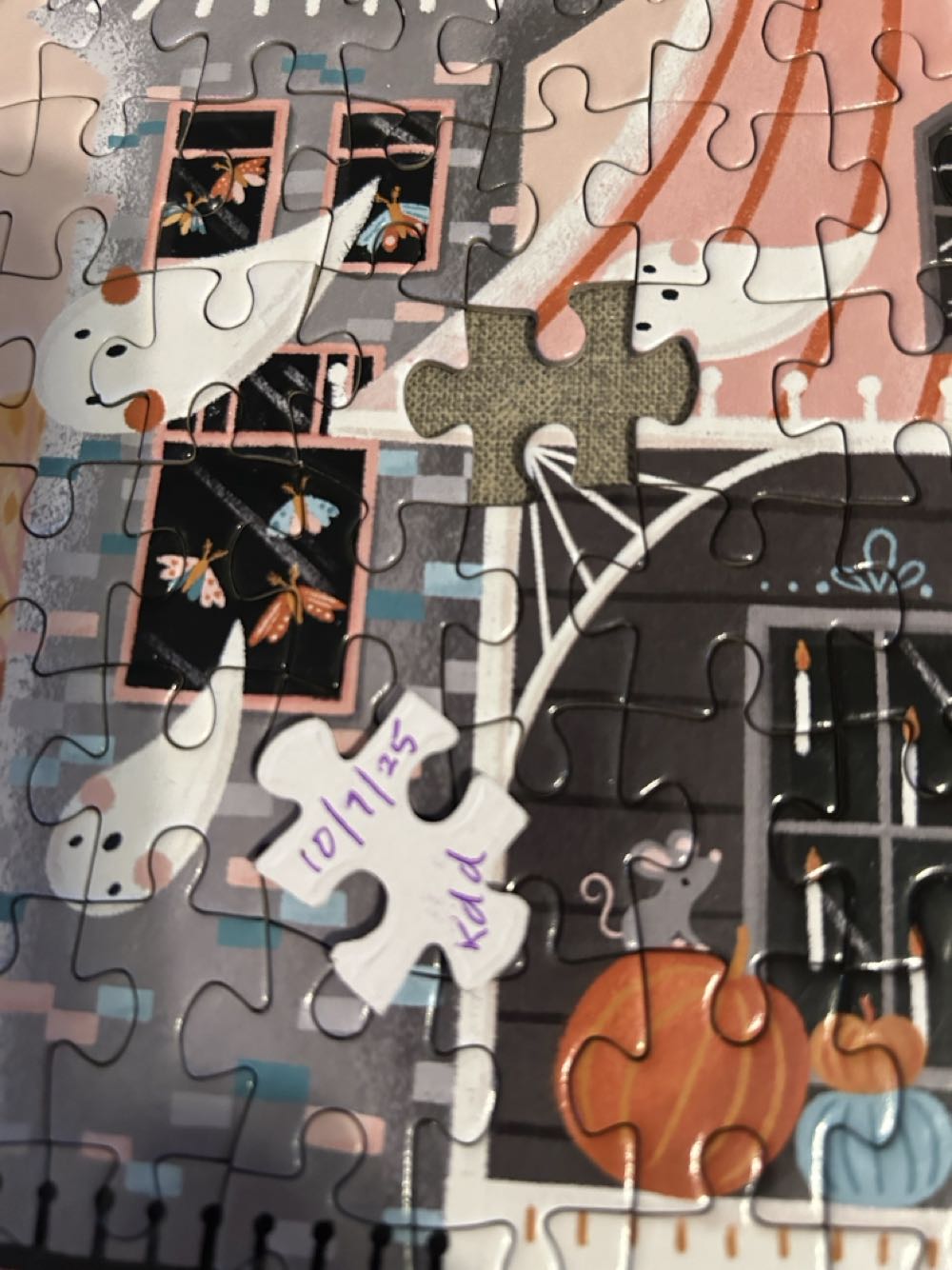Spooky Mansion 🧩 - Galison puzzle collectible [Barcode 40516631000799] - Main Image 3