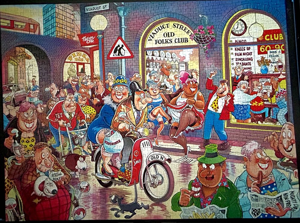 Wasgij Destiny Puzzle 7: Rock Around The Clock! - Wasqij puzzle collectible - Main Image 3