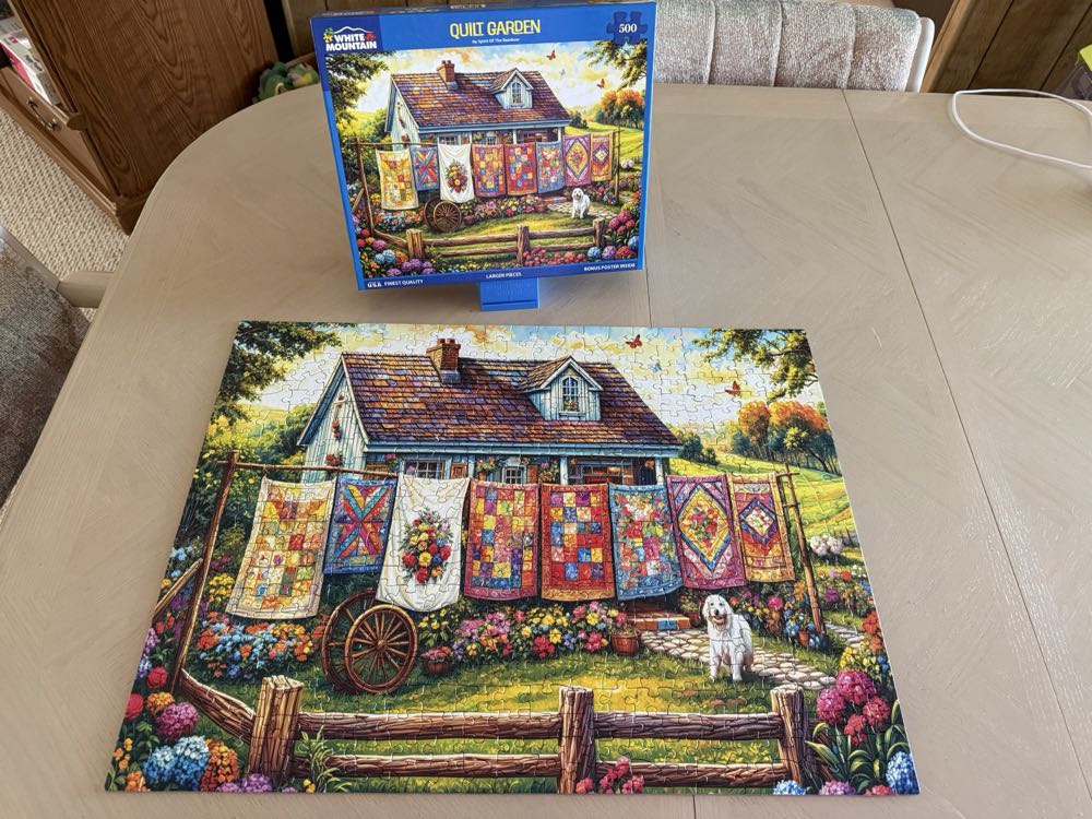 Quilt Garden - White Mountain puzzle collectible [Barcode 724819269488] - Main Image 3