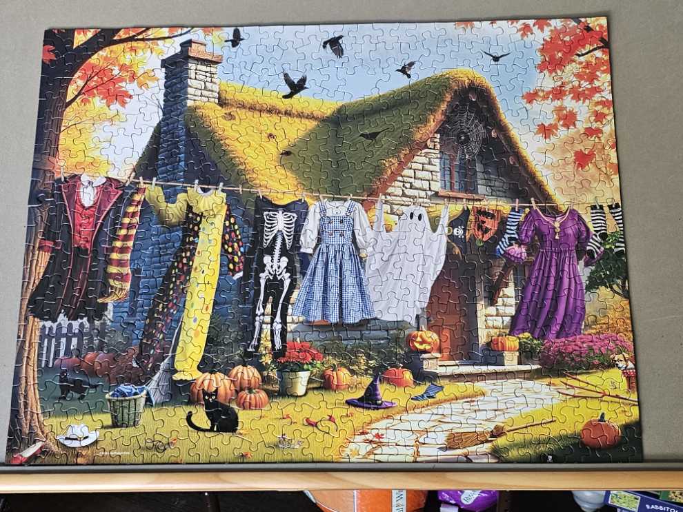 Halloween Laundry Day  - Springbok puzzle collectible [Barcode 091683017713] - Main Image 2