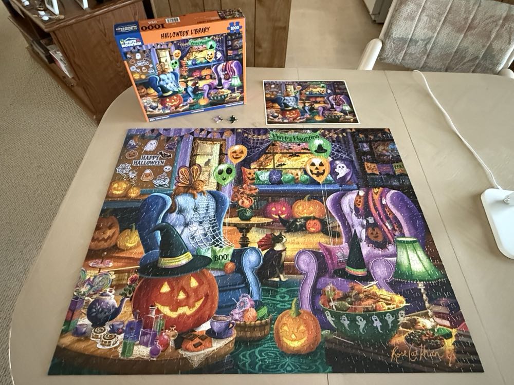 Halloween Library NEW. ❤️🧩 - White Mountain puzzle collectible [Barcode 724819269655] - Main Image 3