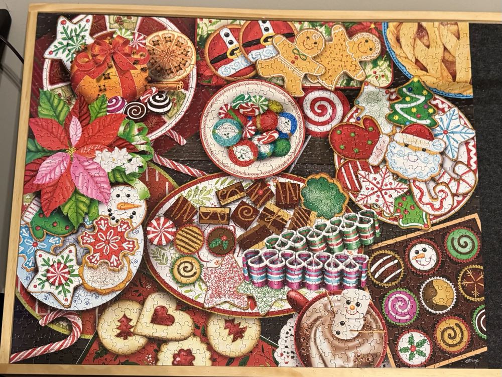 Christmas Goodies - White Mountain puzzle collectible [Barcode 724819269167] - Main Image 2