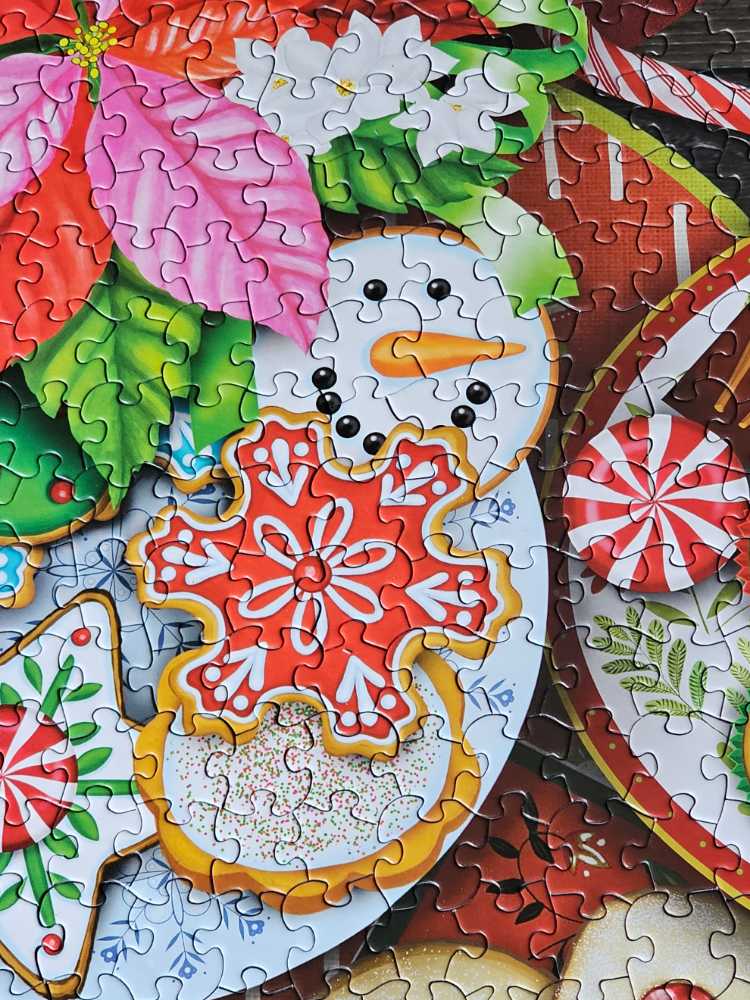 Christmas Goodies - White Mountain puzzle collectible [Barcode 724819269167] - Main Image 3