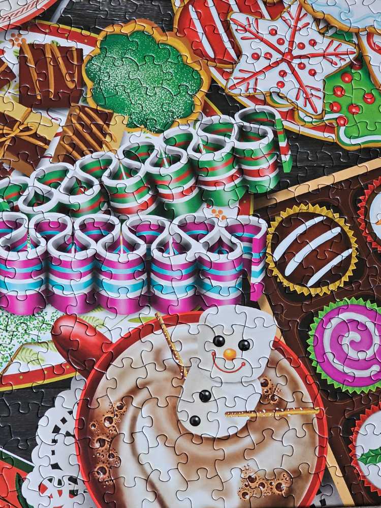 Christmas Goodies - White Mountain puzzle collectible [Barcode 724819269167] - Main Image 4