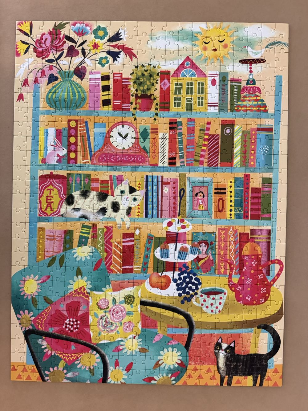 Bookshelf with Cats - RoseArt puzzle collectible [Barcode 4895145440998] - Main Image 2