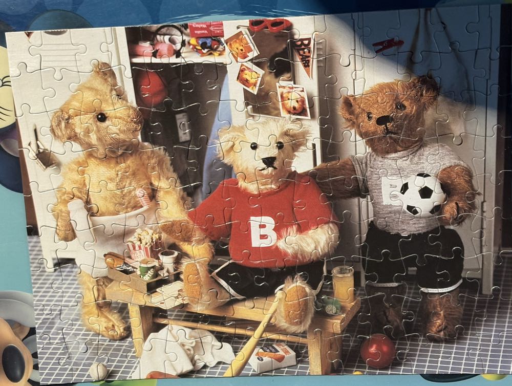 Bialosky- Good Sports - Ceaco puzzle collectible [Barcode 021081016001] - Main Image 2