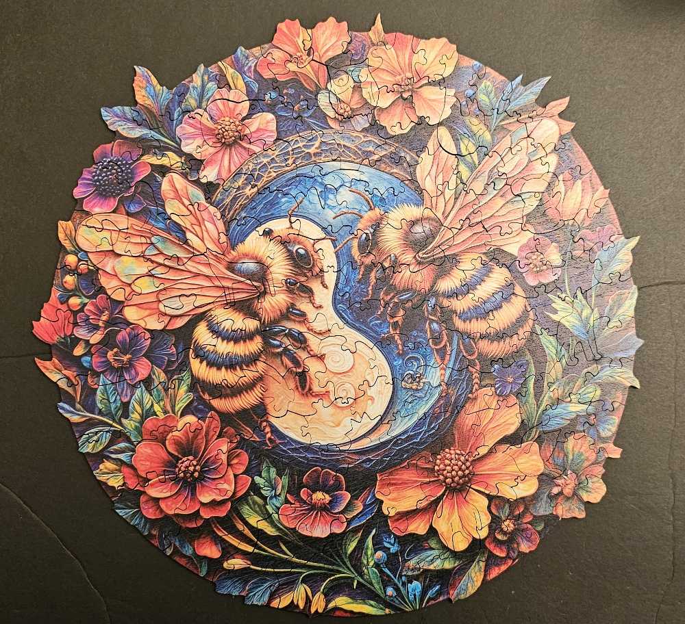 Round Bee Kitten  - Wooden Puzzle puzzle collectible [Barcode 80424376072] - Main Image 2