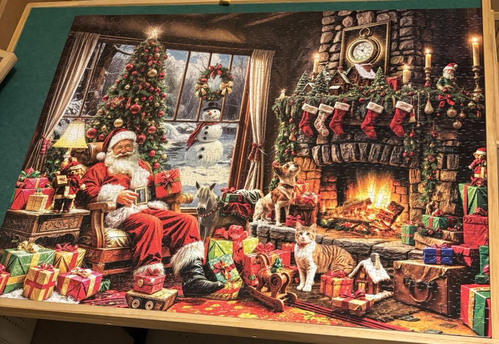 😀Presents From Santa - White Mountain puzzle collectible [Barcode 724819269204] - Main Image 2