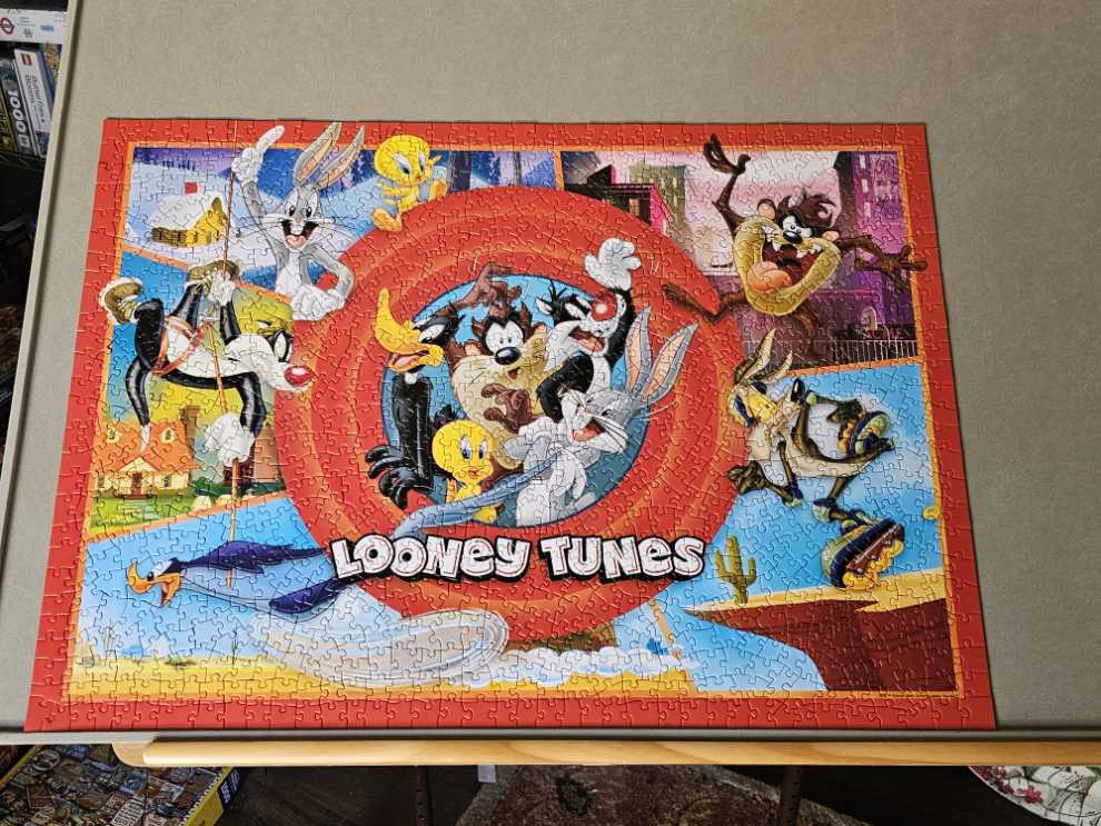 That’s All Folks! - Masterpieces Puzzle Conpany puzzle collectible [Barcode 705988725920] - Main Image 2