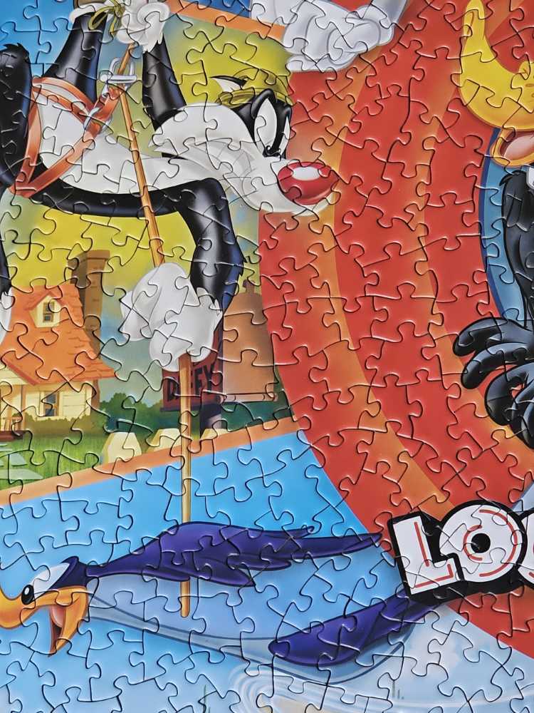 That’s All Folks! - Masterpieces Puzzle Conpany puzzle collectible [Barcode 705988725920] - Main Image 3