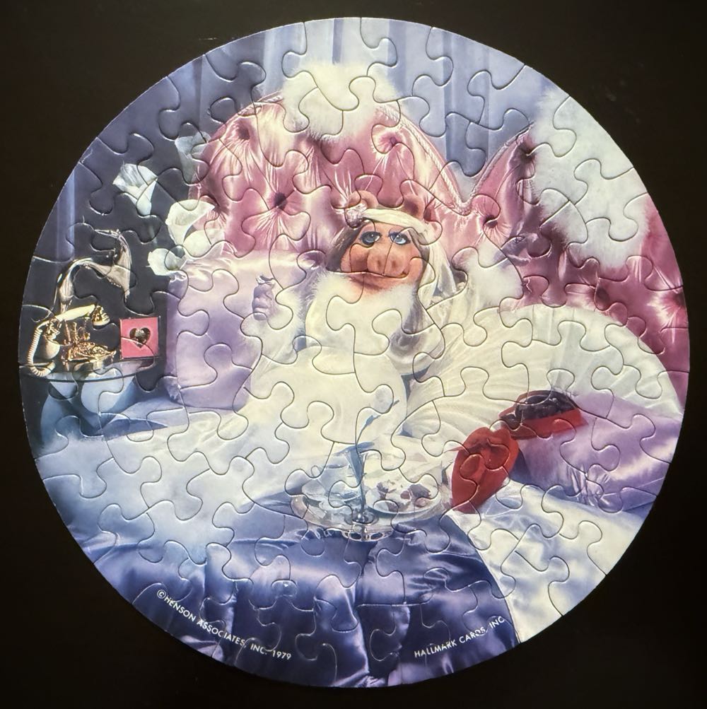 Miss Piggy Dream Bed* - Springbok (Vintage) puzzle collectible - Main Image 2