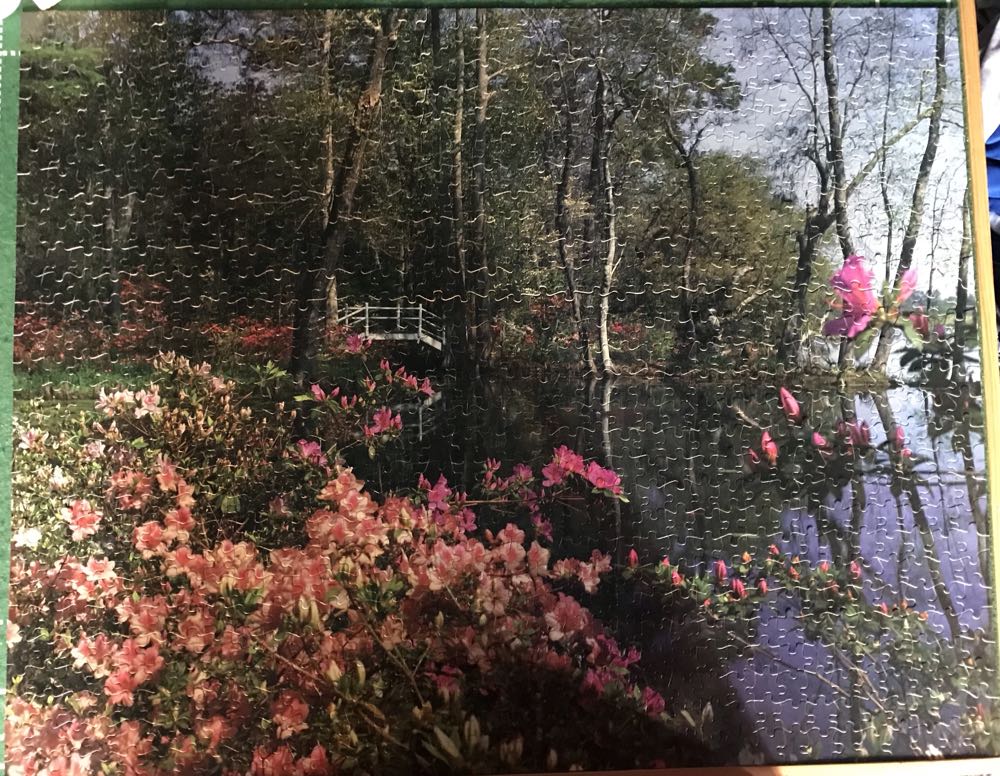 Magnolia Gardens - Golden Guild puzzle collectible [Barcode 033500047107] - Main Image 2