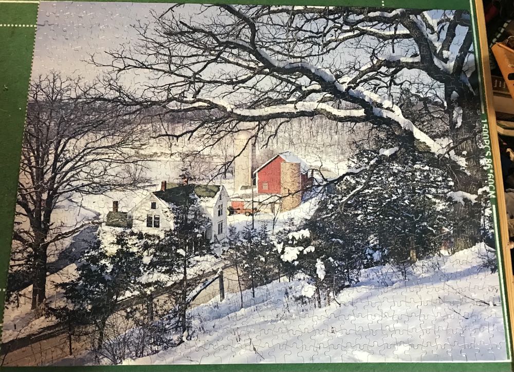 Farmhouse In Winter - Golden puzzle collectible [Barcode 033500047770] - Main Image 2