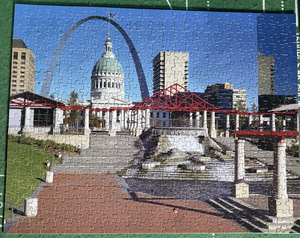St. Louis, MO - Golden Guild puzzle collectible [Barcode 033500046155] - Main Image 2