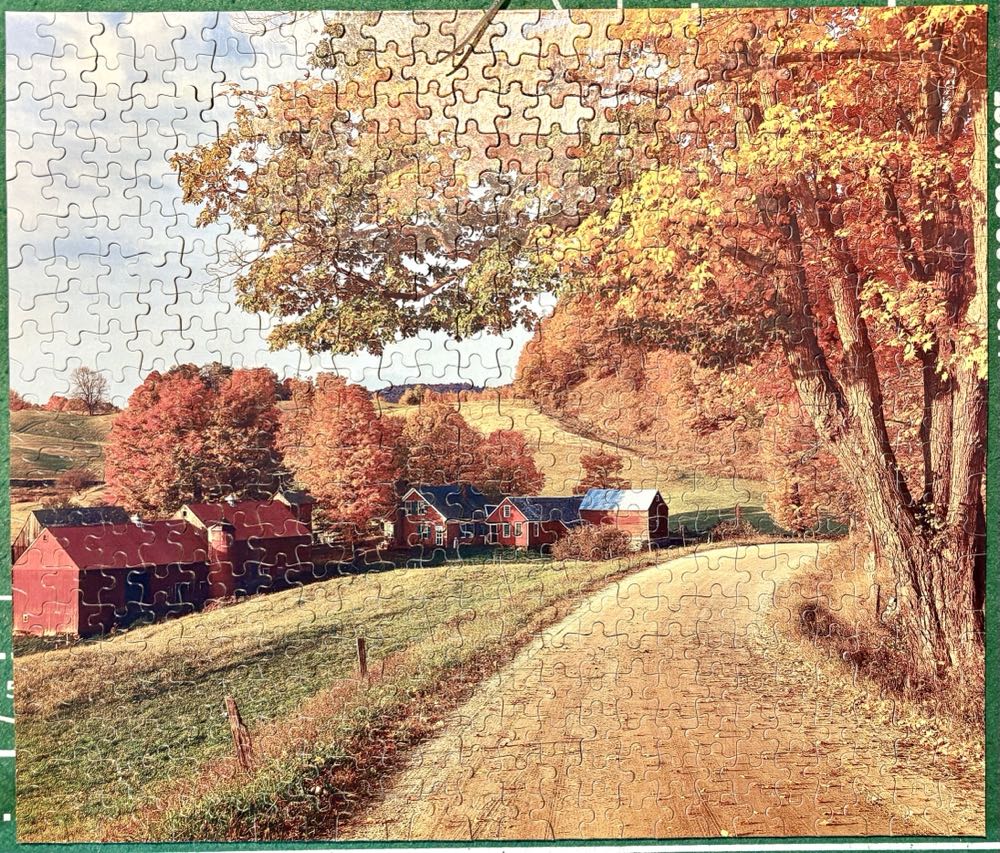 New England Farm - Golden puzzle collectible [Barcode 033500046469] - Main Image 2