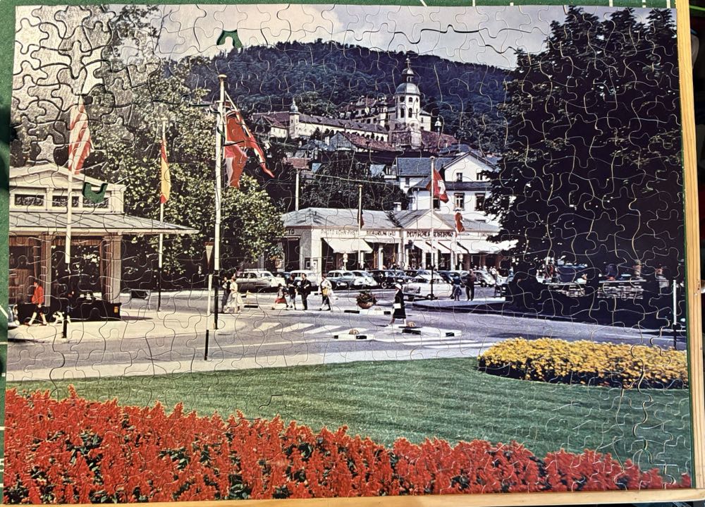 The New Castle - Whitman Guild puzzle collectible - Main Image 2