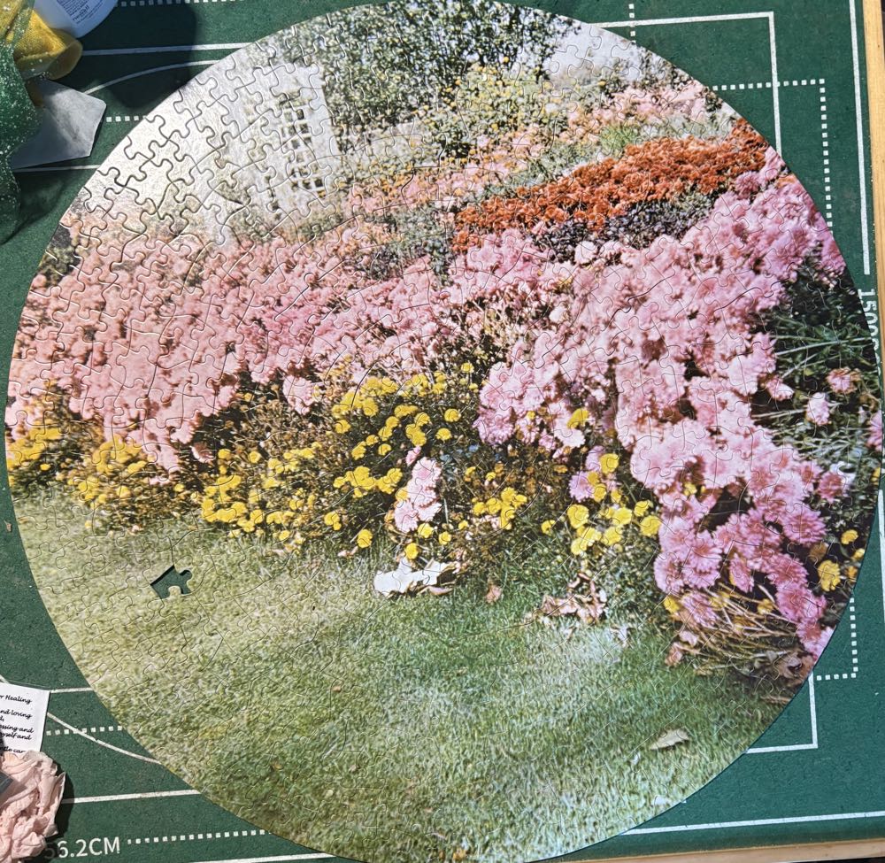 Garden - Whitman puzzle collectible - Main Image 2