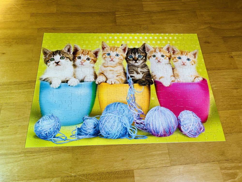 Kittens In Cups - Buffalo 🇺🇸 puzzle collectible [Barcode 079346027026] - Main Image 2