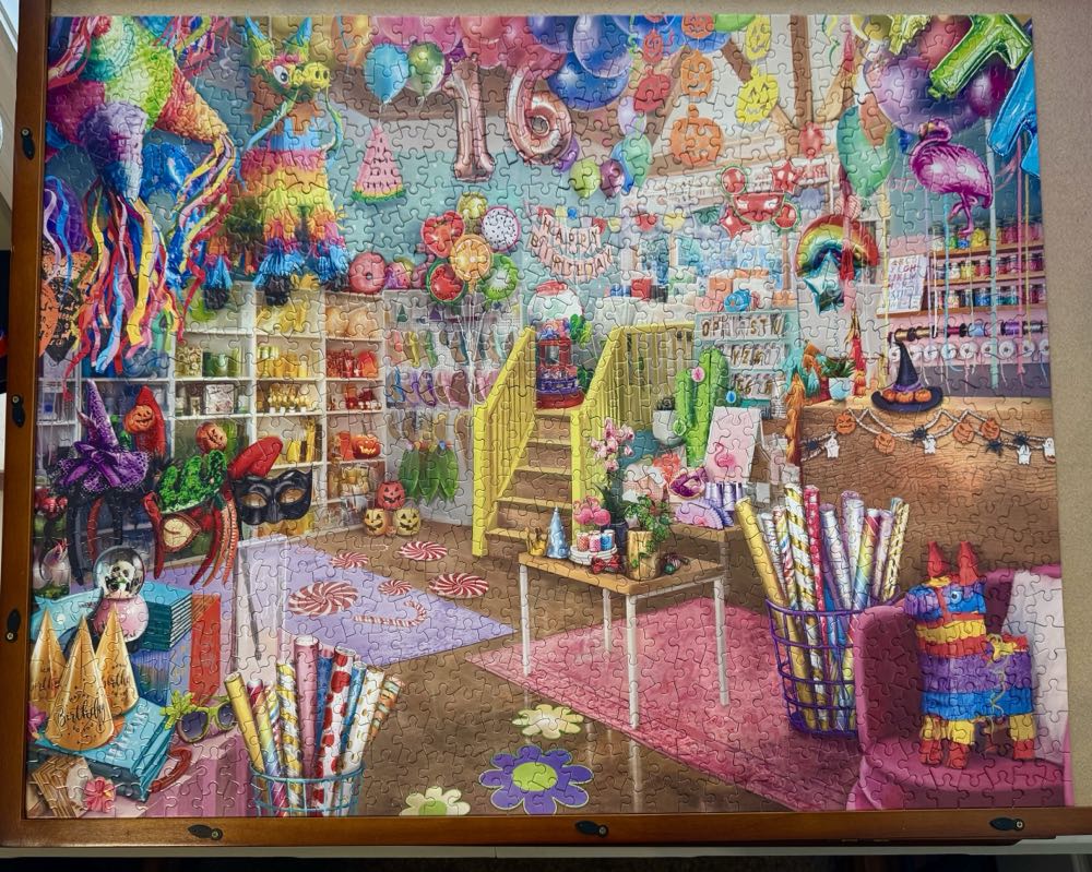 Party Store  - White Mountain puzzle collectible [Barcode 724819270019] - Main Image 2