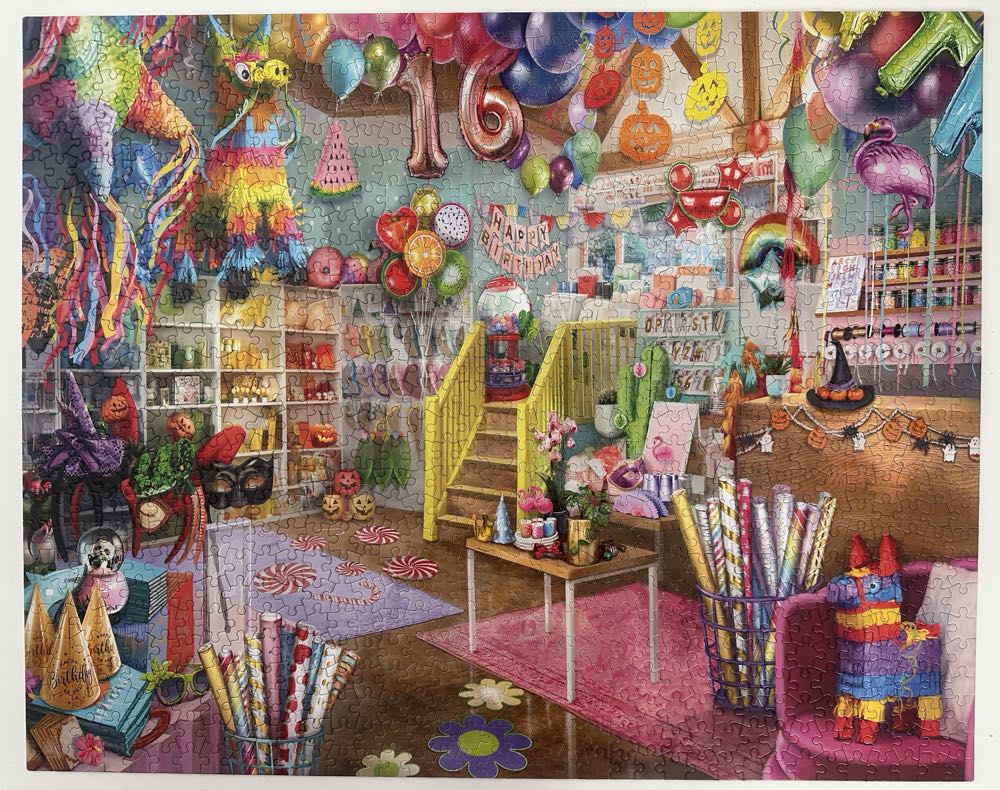 Party Store  - White Mountain puzzle collectible [Barcode 724819270019] - Main Image 3