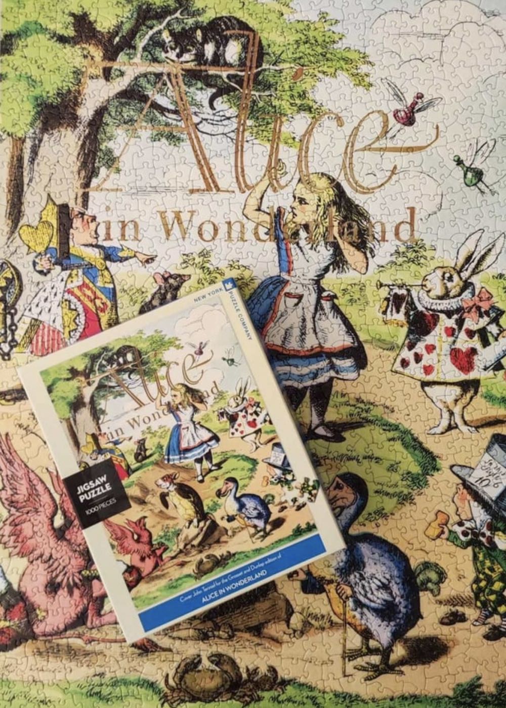 Alice In Wonderland - New York Puzzle Company puzzle collectible [Barcode 0819844016531] - Main Image 4