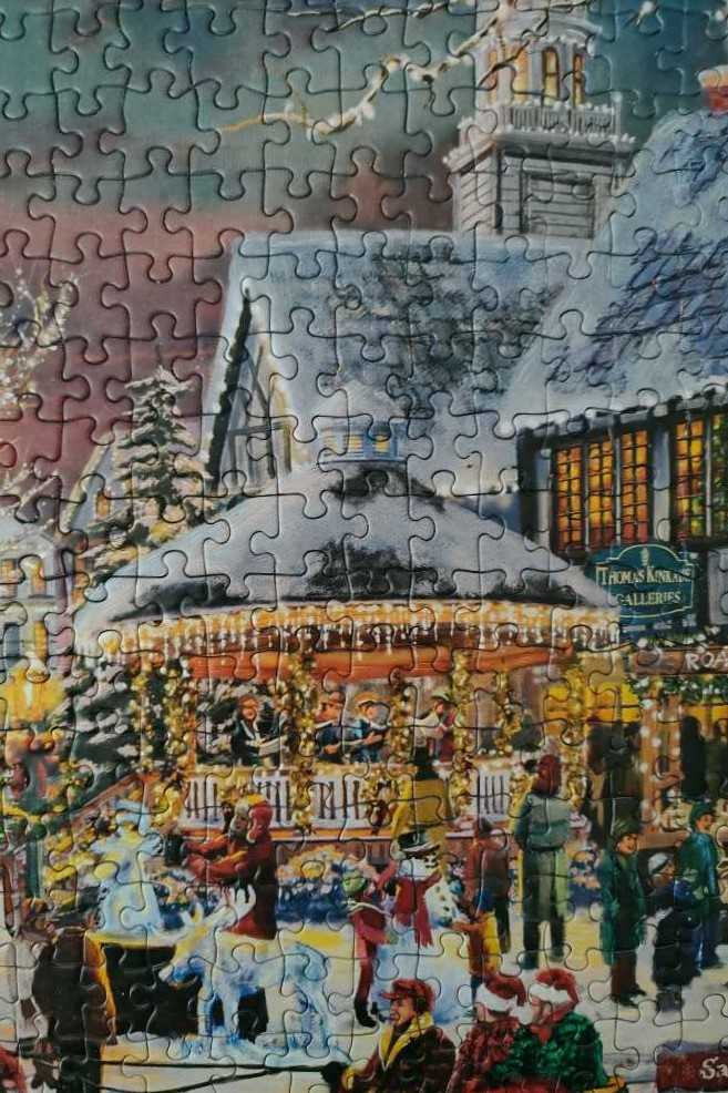 The Christmas Festival - Gibsons puzzle collectible - Main Image 4