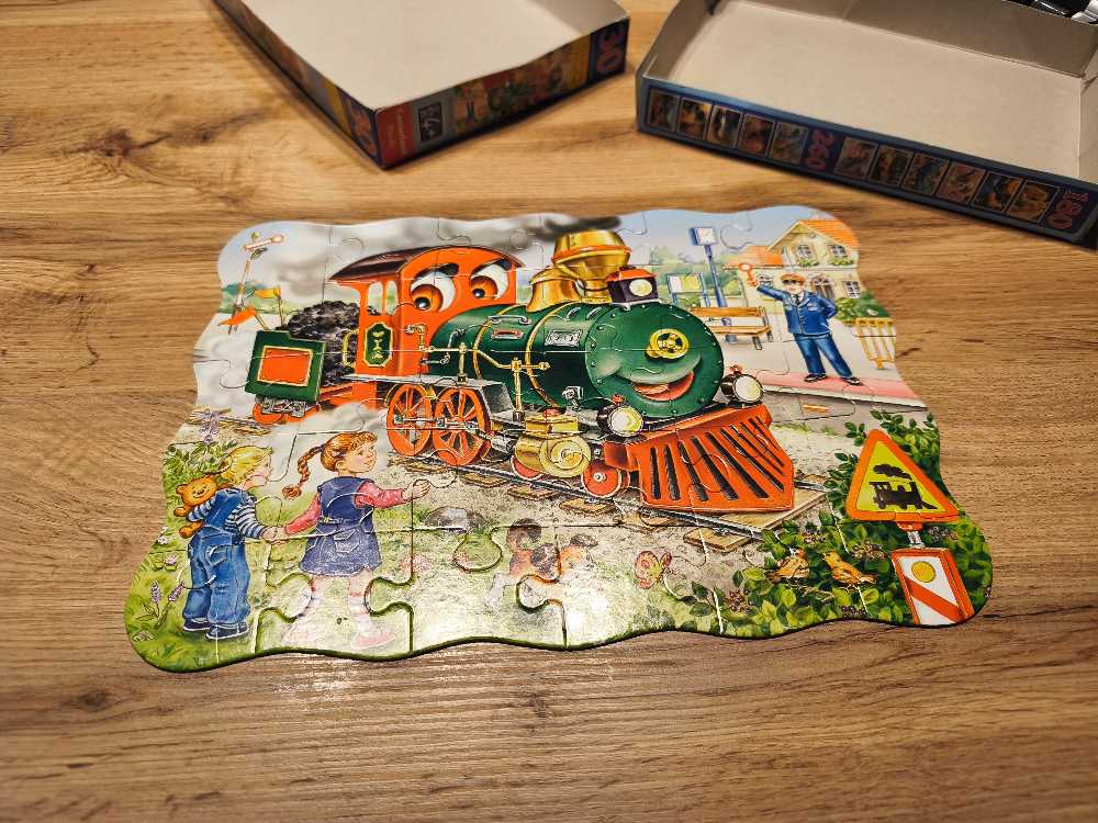 Jigsaw 30 Elementów. Zielona Lokomotywa Castorland Elementów Konturowe Green Locomotive B 03433  puzzle collectible [Barcode 5904438003433] - Main Image 2
