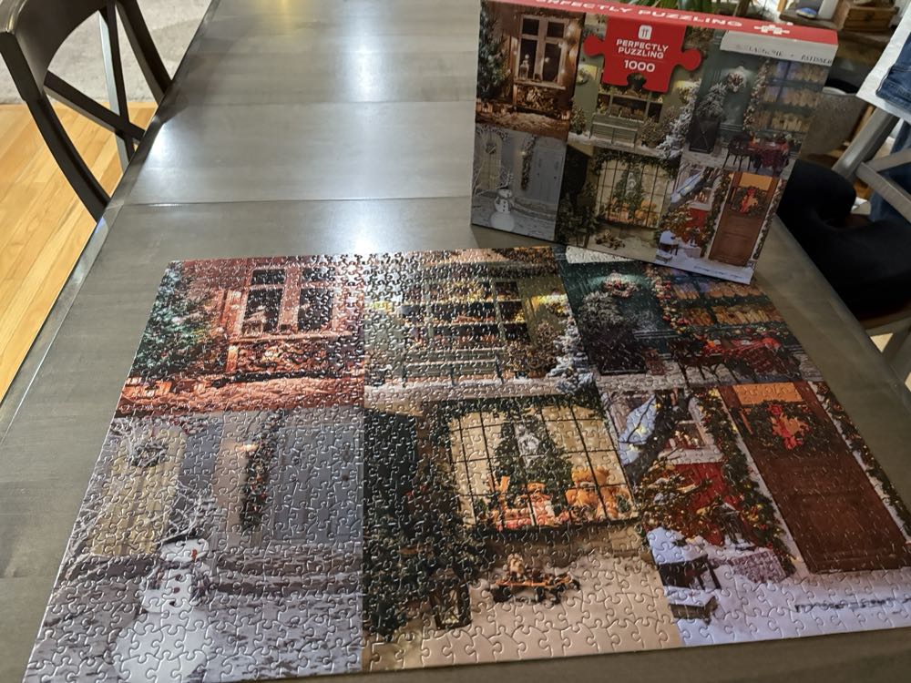 Christmas Doors - Talking Tables puzzle collectible [Barcode 5052715165586] - Main Image 3