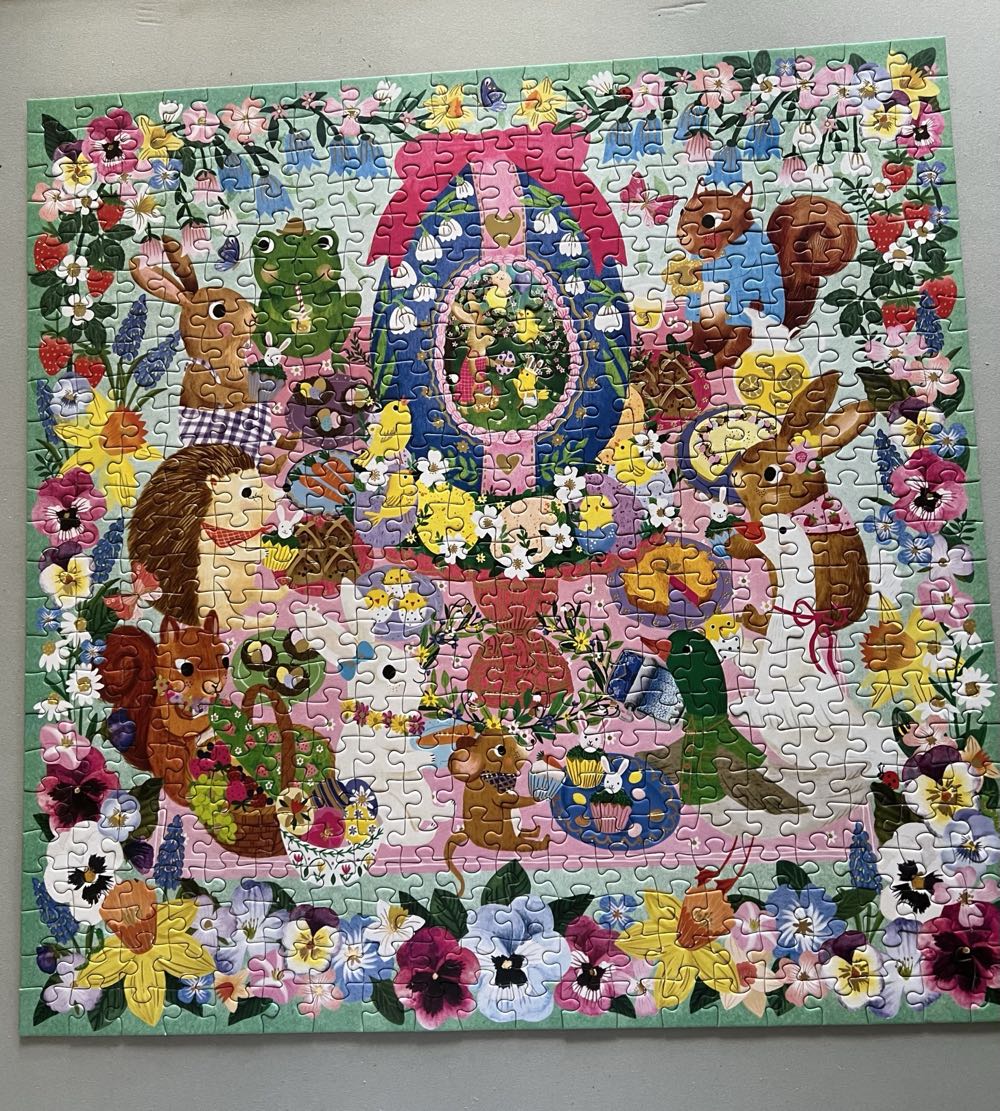 Egg-cellent Day 🧩 - Mudpuppy puzzle collectible [Barcode 9780735387614] - Main Image 3