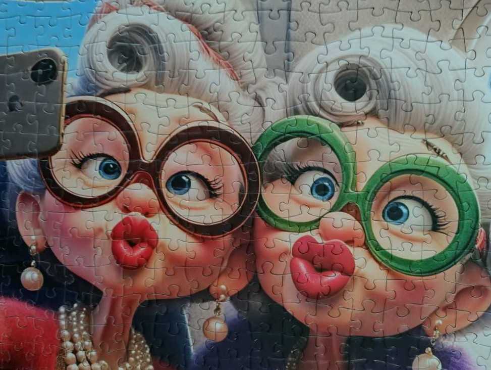 Stylish Grandmothers selfie - Tucocoo puzzle collectible - Main Image 3