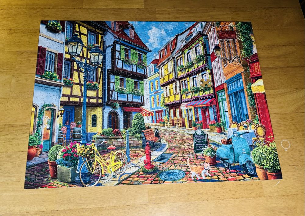 Old World Street - White Mountain puzzle collectible [Barcode 724819263349] - Main Image 2