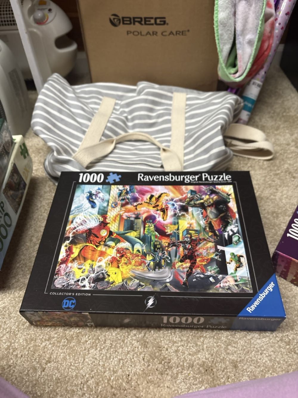 The Flash Collector’s Edition - Ravensburger puzzle collectible [Barcode 4005555007487] - Main Image 2