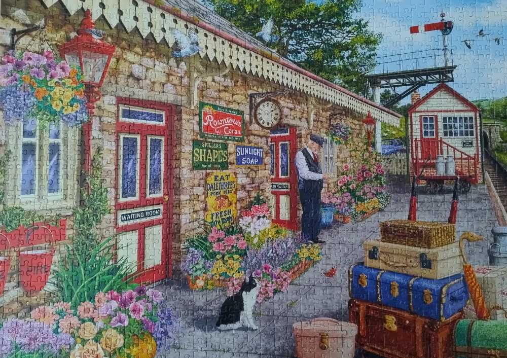 Station Blooms  - Falcon de luxe puzzle collectible - Main Image 2