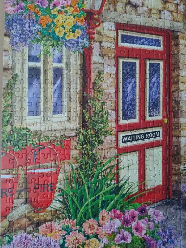 Station Blooms  - Falcon de luxe puzzle collectible - Main Image 3