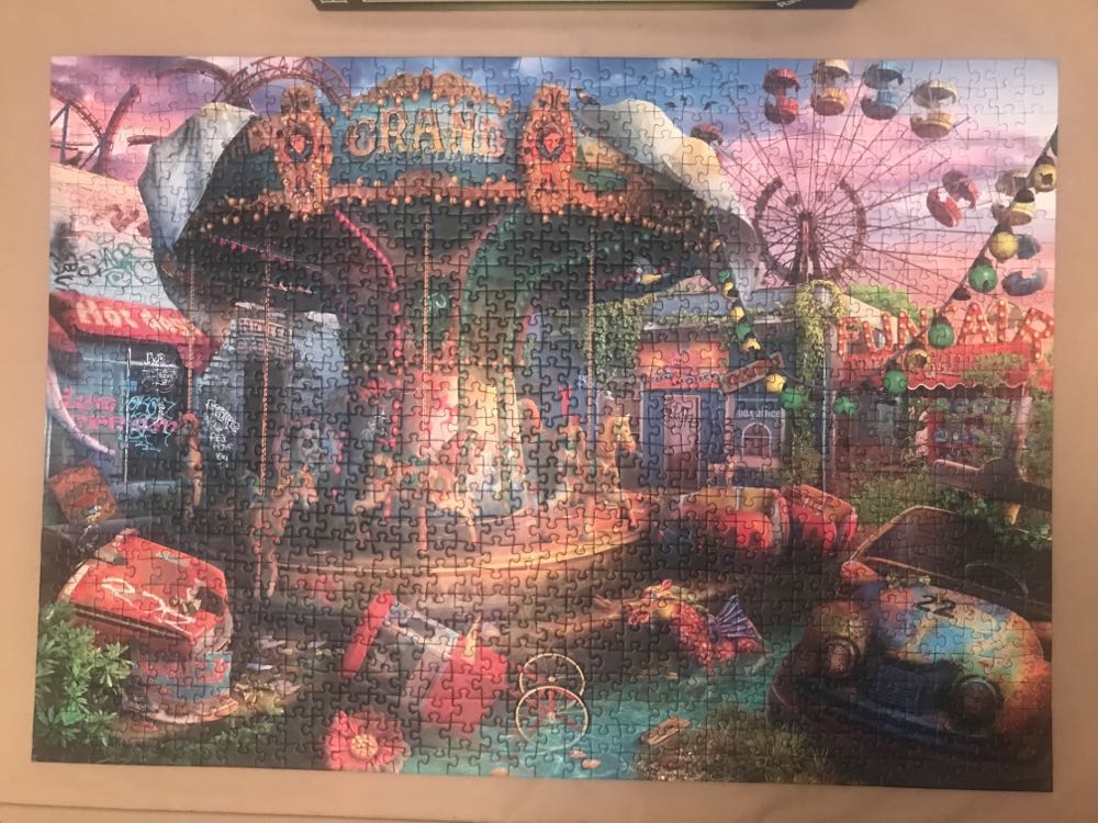 Gloomy Carnival - Ravenburger puzzle collectible [Barcode 4005556161904] - Main Image 2