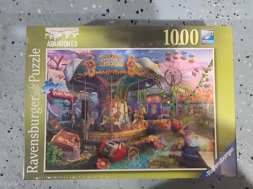 Gloomy Carnival - Ravenburger puzzle collectible [Barcode 4005556161904] - Main Image 4