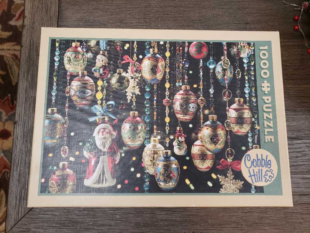 Christmas Ornaments - Cobble Hill 🇺🇸 puzzle collectible [Barcode 625012518512] - Main Image 3