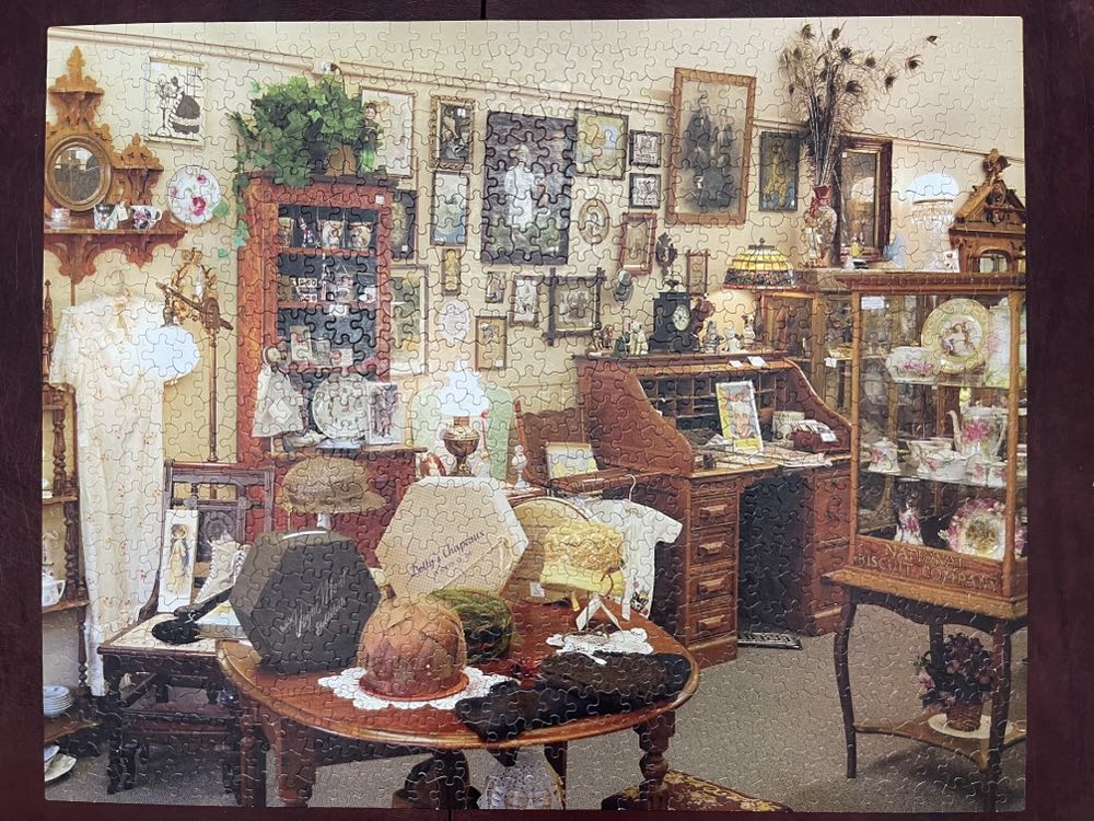 Antique Shop - White Mountain puzzle collectible [Barcode 724819251704] - Main Image 4