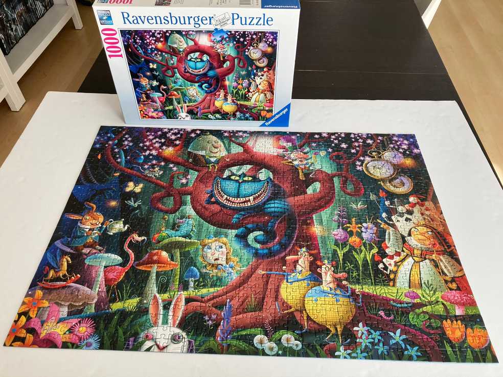 Ravensburger—Most Everyone is Mad - Ravensburger puzzle collectible [Barcode 4005556164561] - Main Image 4