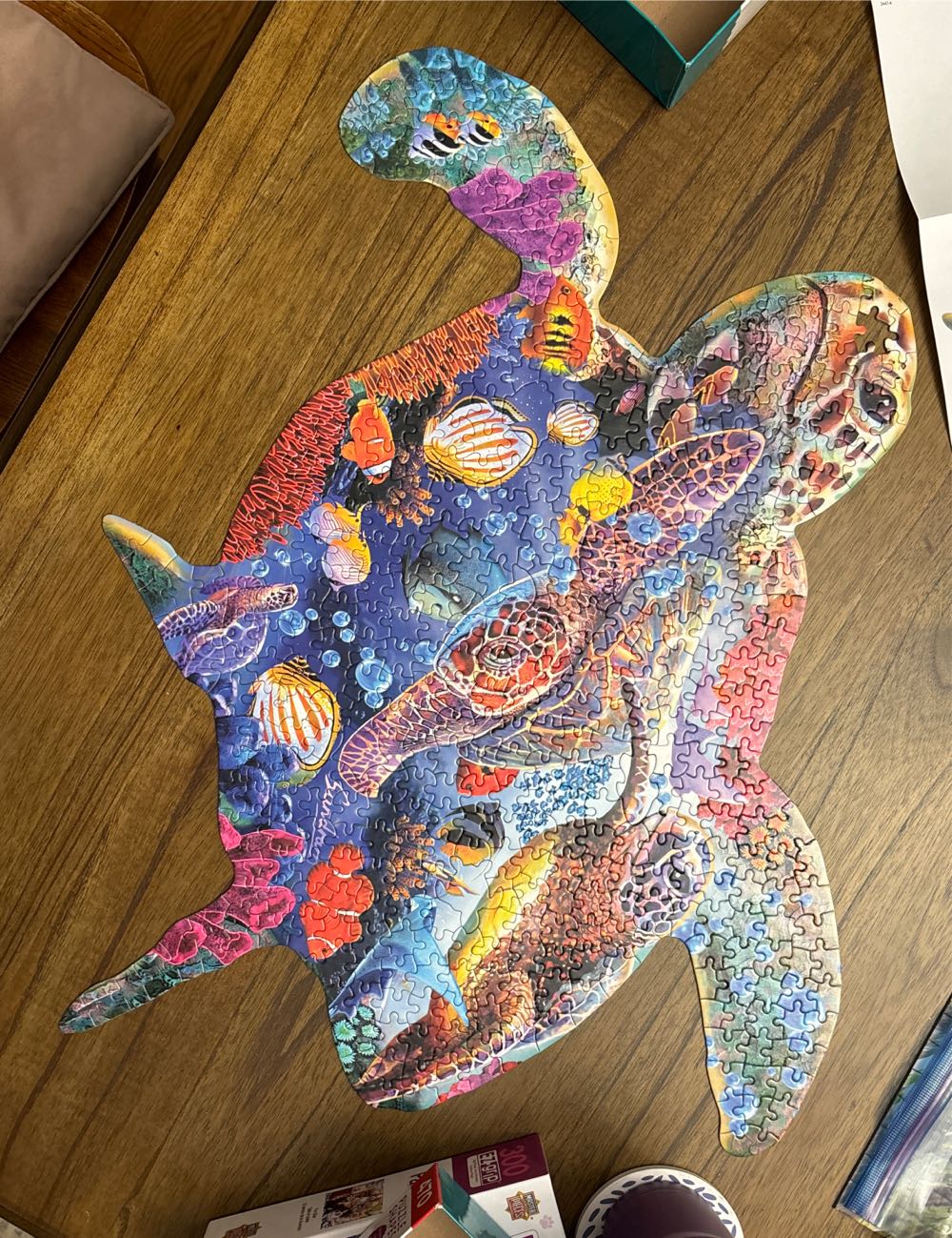 Shaped Like A Turtle - Ceaco puzzle collectible [Barcode 021081240918] - Main Image 3