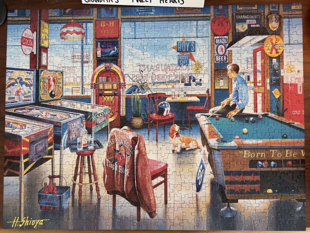 Pockets Pool & Pub - MasterPieces puzzle collectible [Barcode 705988319273] - Main Image 2