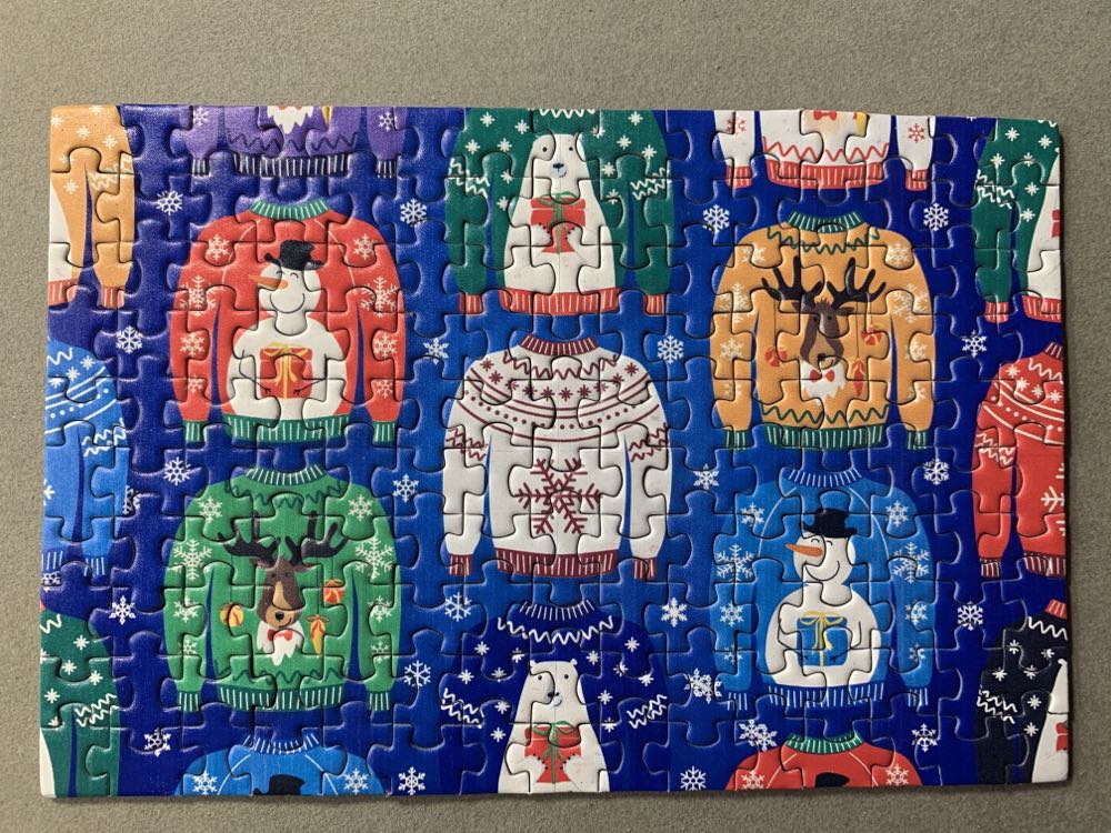 Sweata Weatha - Micro Puzzles puzzle collectible [Barcode 850020243020] - Main Image 3