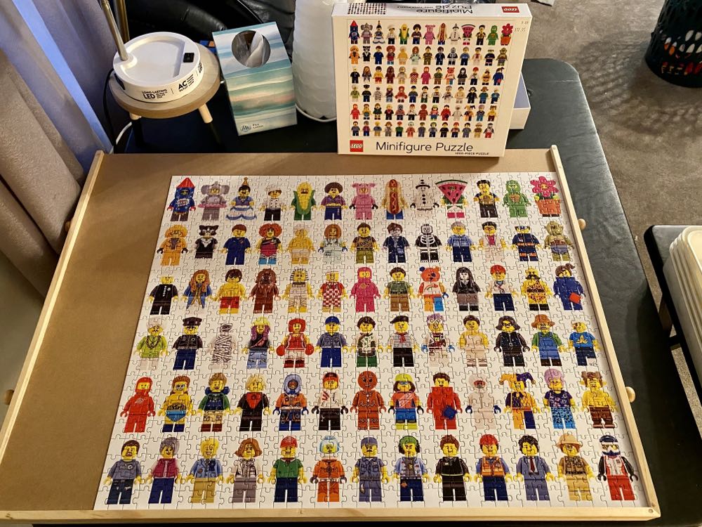 Lego Minifigures ✅ - Chronicle Books puzzle collectible [Barcode 9781452182278] - Main Image 4