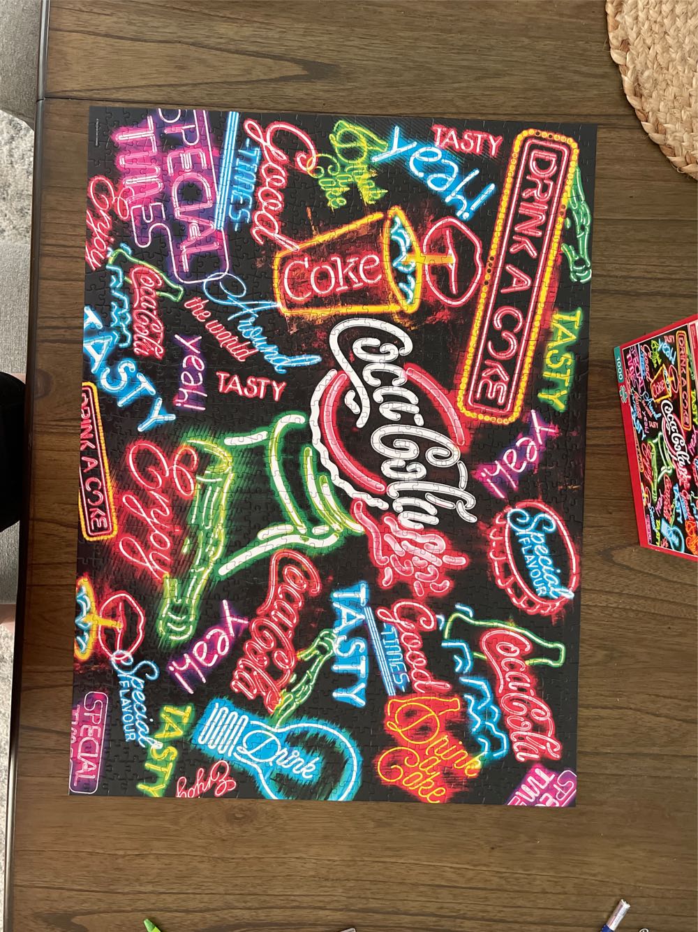 Coca-cola Neon - Buffalo Games puzzle collectible [Barcode 079346112760] - Main Image 3