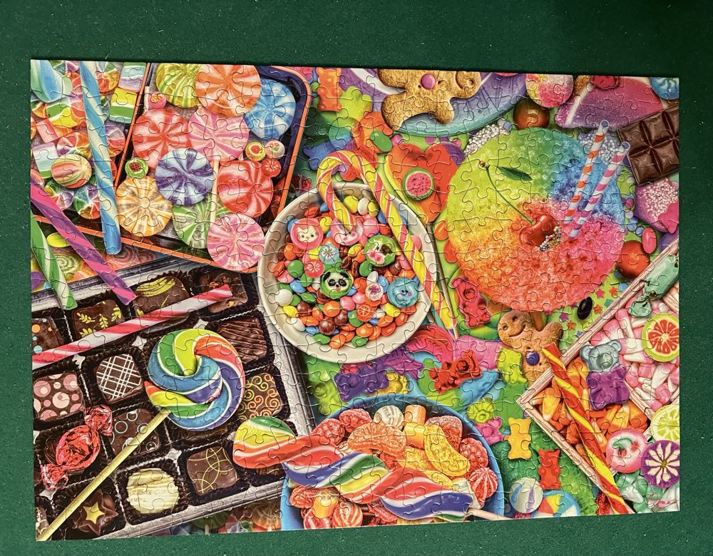 Candylicious - Buffalo Games puzzle collectible [Barcode 079346027378] - Main Image 4