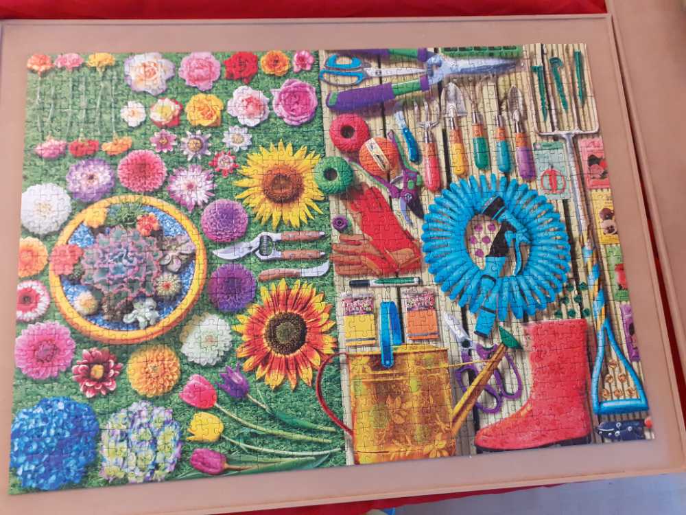 In The Garden - Ravensburger puzzle collectible [Barcode 4005556161928] - Main Image 2